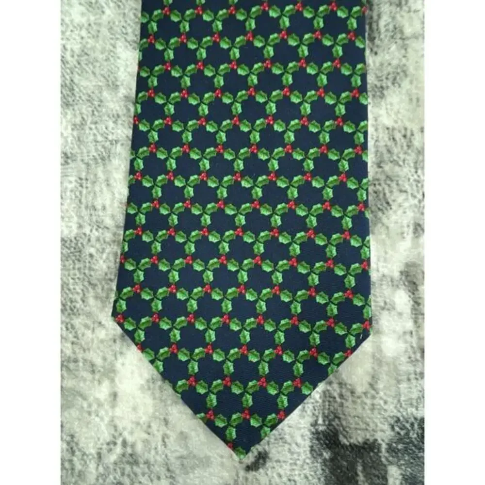 Brooks Brothers Silk Holiday Mistletoe Print Necktie‎ Classic Preppy Style